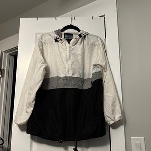 Hooded rain coat 1/2 zip pullover has kangaroo pouch and pockets size Medium